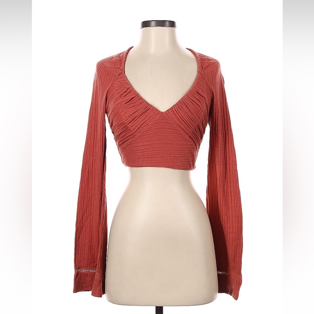✨Free People✨ NWT Bell Sleeve Top